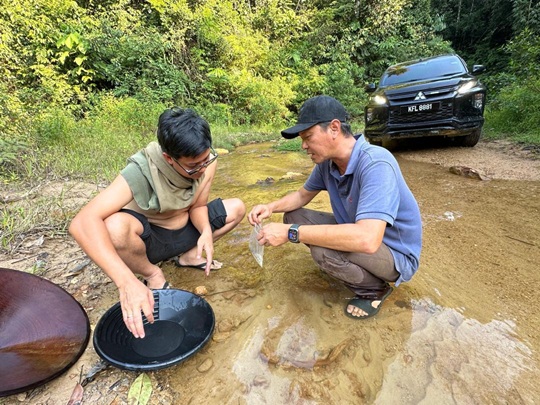 Mineral sample photo 1